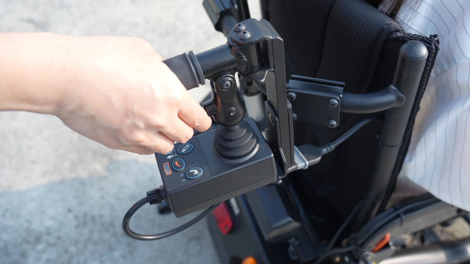 VR2 Dual- How to Use the Ergo Attendant Control